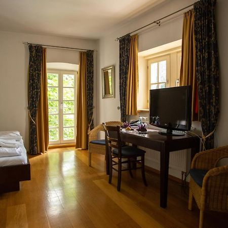 Hotel Burg Kerpen Illingen  Luaran gambar